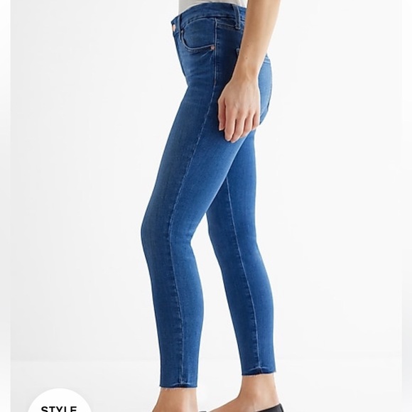 [Express] NWT Mid Rise Medium Wash FlexX
Cropped Skinny Jeans - Picture 2 of 5